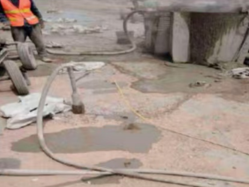 钦州水泥混凝土路面板底注浆技术 路面脱空注浆整治方案